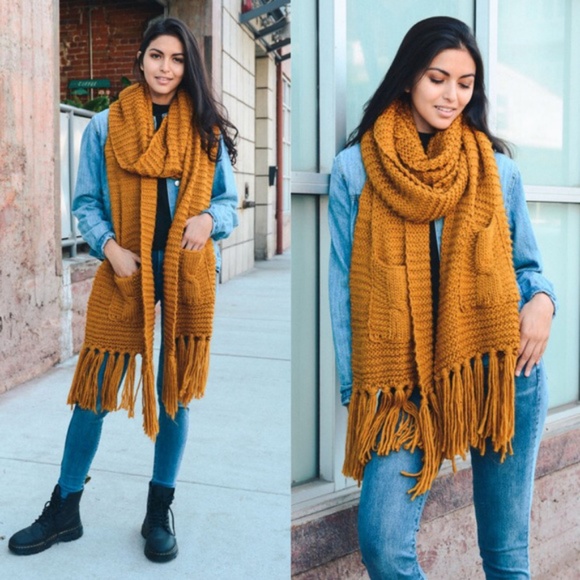 Cozy Oversized Wrap Tassel Scarf w/ Pockets - Picture 4 of 5